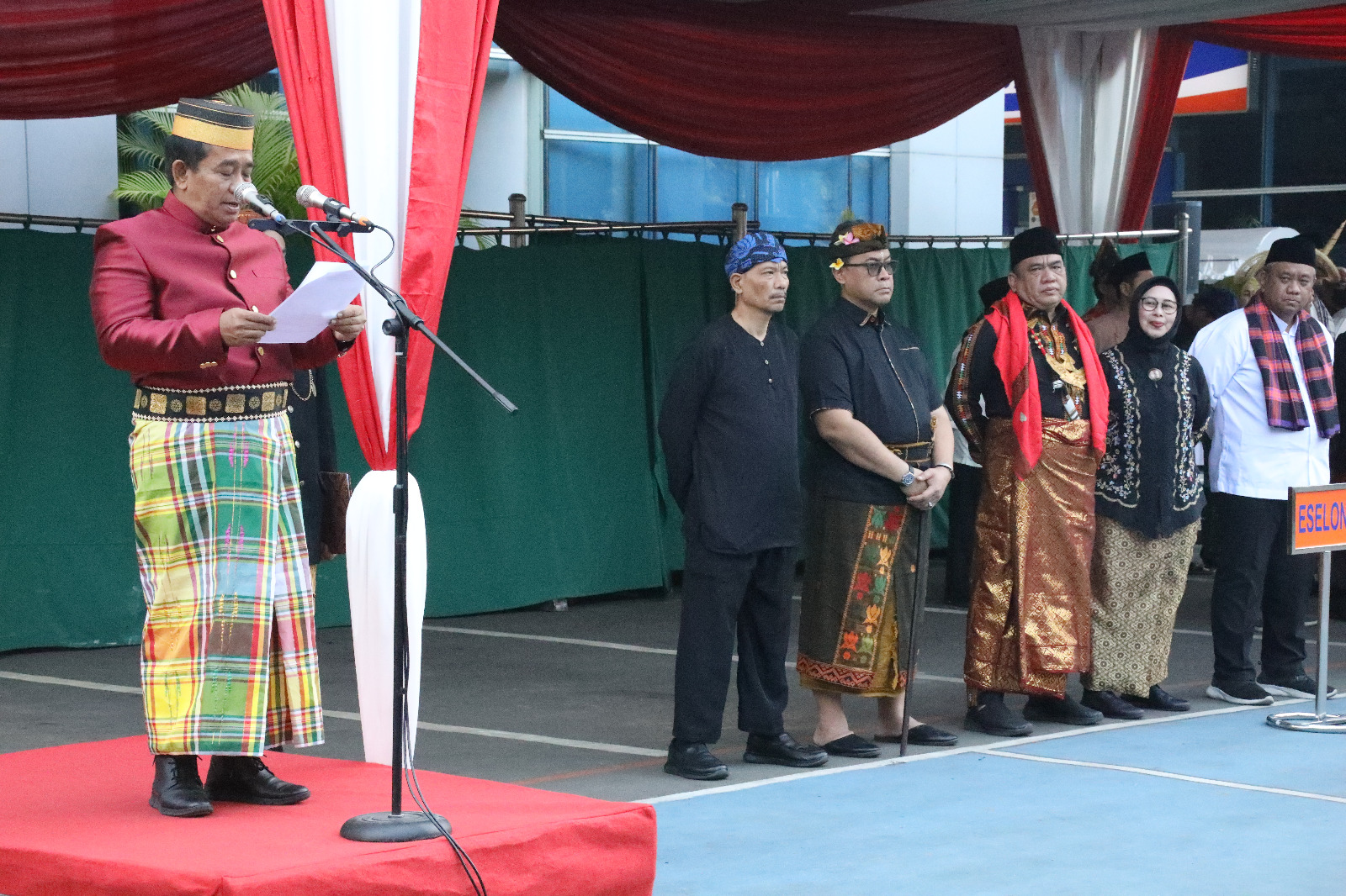 Deputi Bidang Penanganan Darurat Mayjen Fajar Setyawan saat memberikan sambutan pada Upacara Hari Ulang Tahun Ke-78 Republik Indonesia, yang diselenggarakan di halaman Gedung Graha BNPB, Jakarta pada (17/8). 